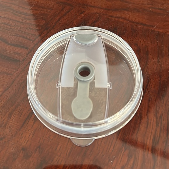 *NEW* Cloud and Bear Glass Cup with Lid & Straw - Picture 9 of 9